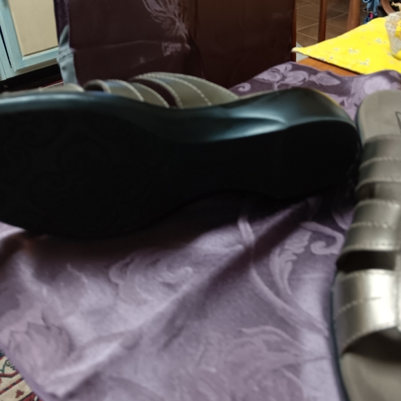 CLARKS - Picture 5 of 9